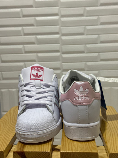 Adidas Renk Detaylı