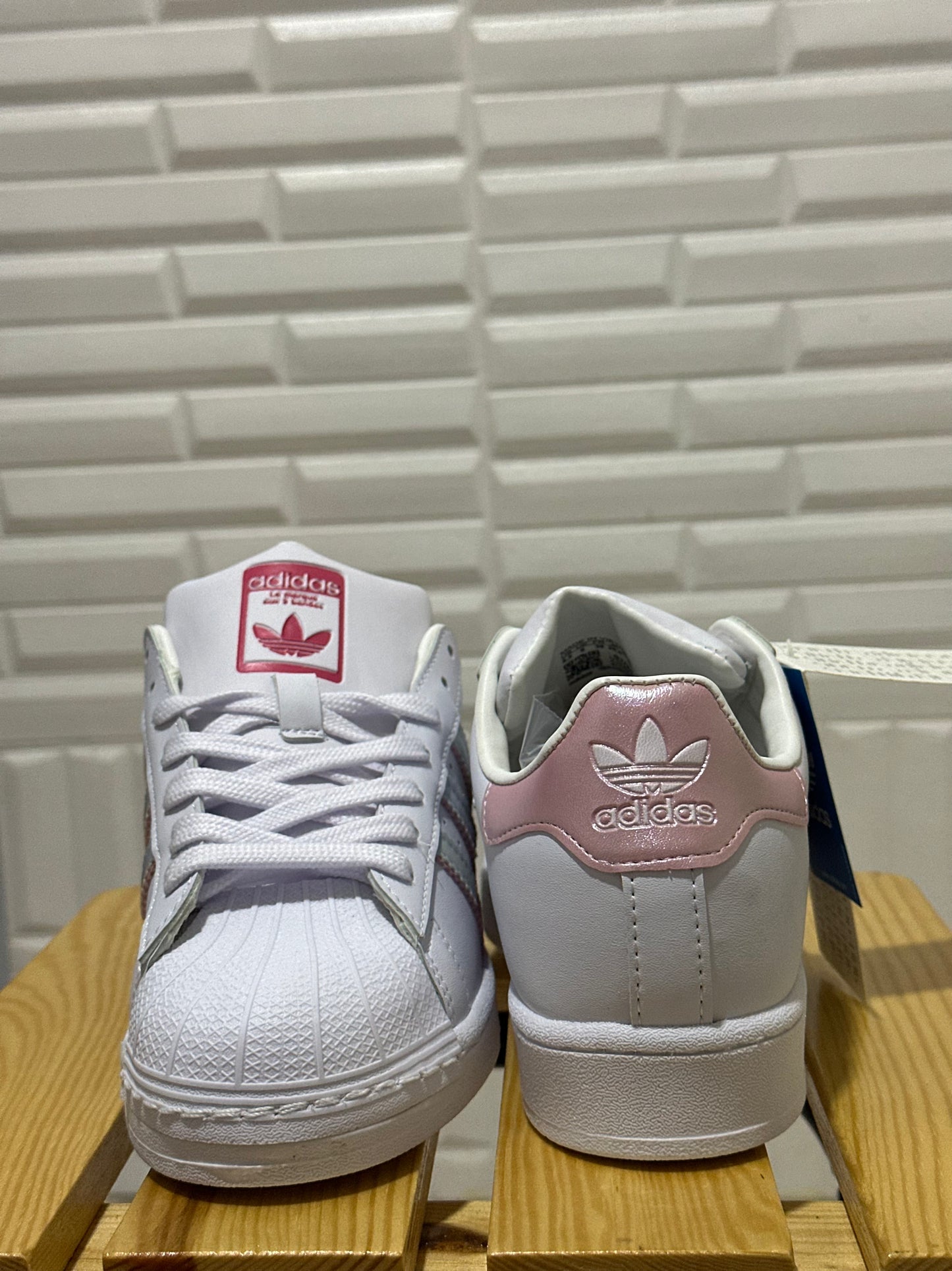 Adidas Renk Detaylı