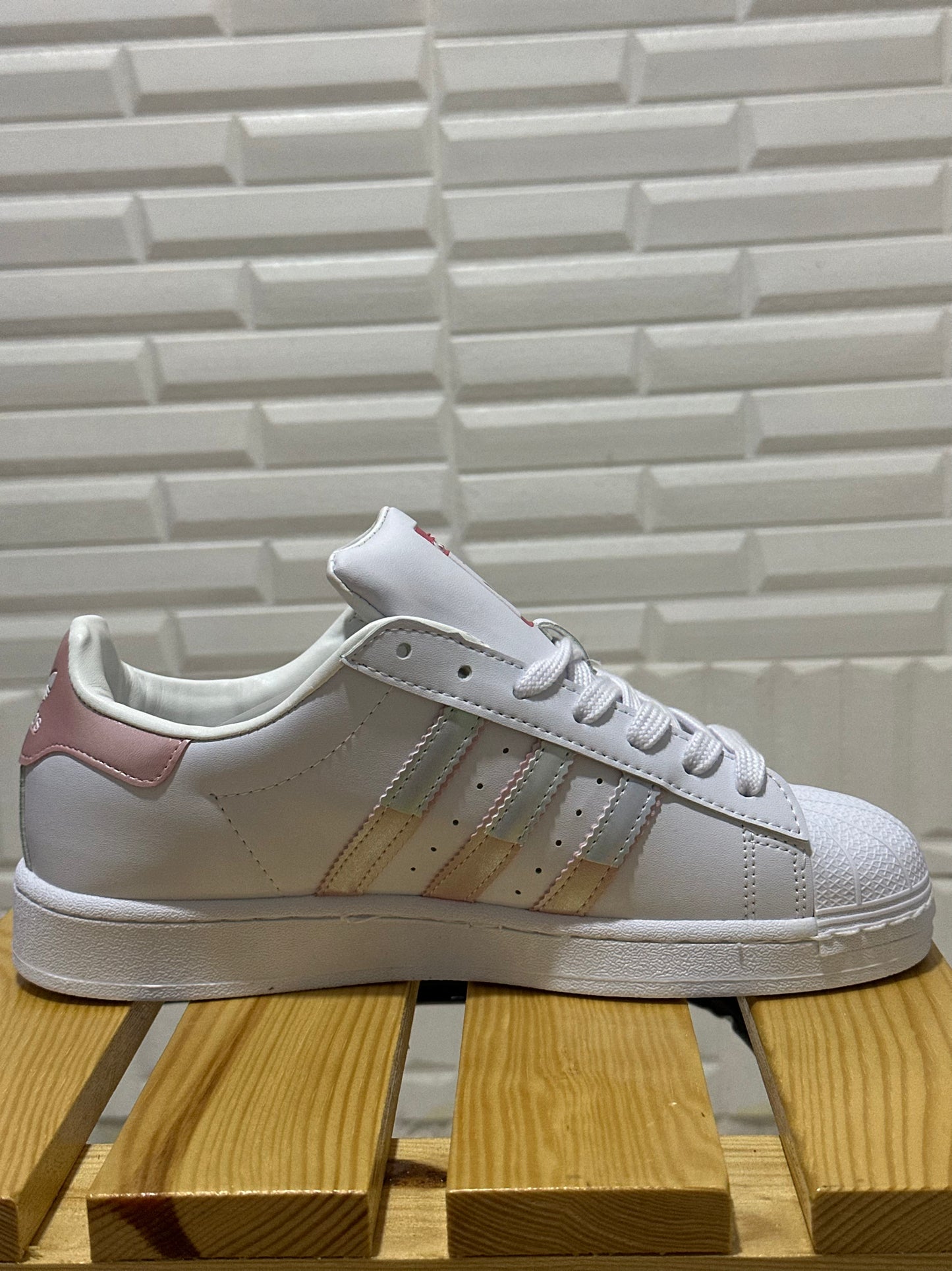 Adidas Renk Detaylı
