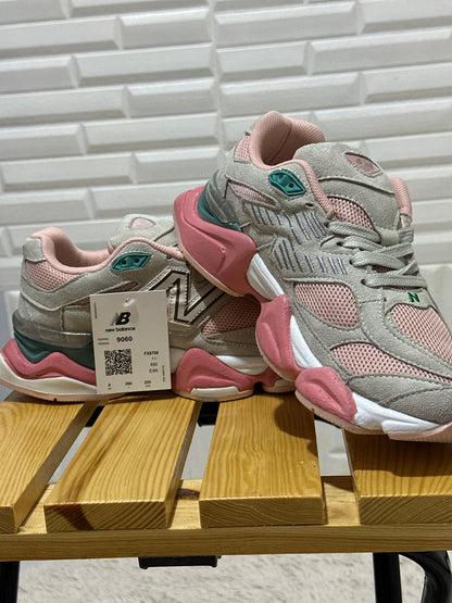 New Balance Pembe Detaylı İthal