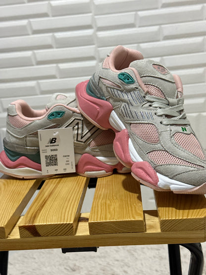New Balance Pembe Detaylı İthal
